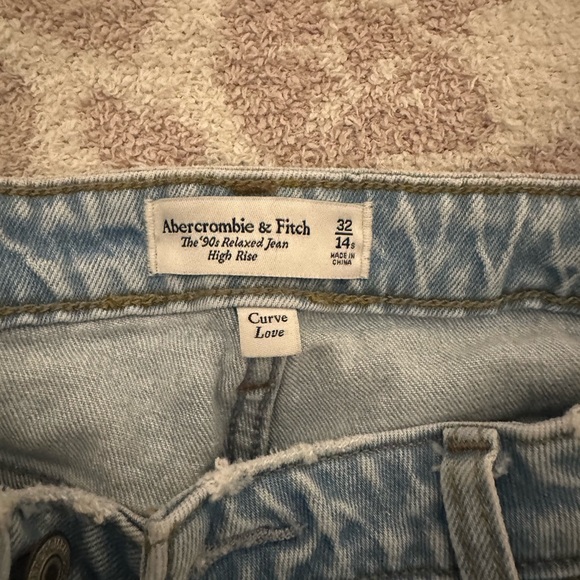 Curve Love High Rise 90s Relaxed Jean - Picture 7 of 7